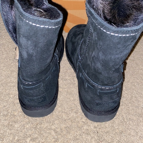 UGG Women’s Meadow buckle fold over boot in Black size 7 - Picture 5 of 9